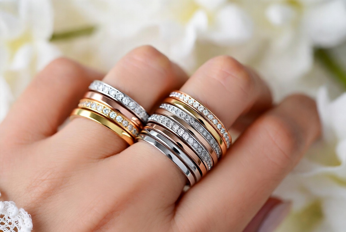 STACKABLE WEDDING BAND GUIDE