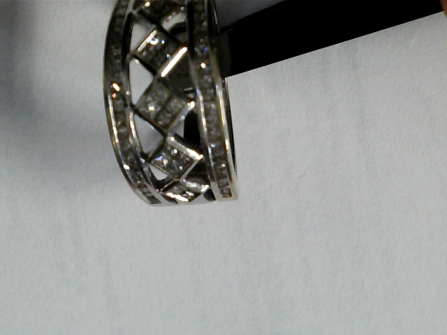 Elegant Diamond Lattice Band
